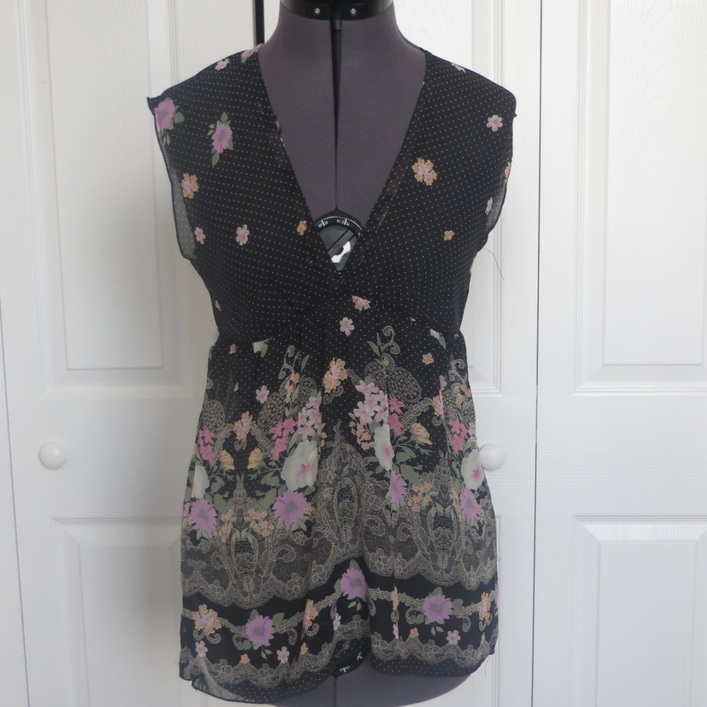 🔴CLEARANCE🔴 Size XS Floral and Dotted Sheer Top